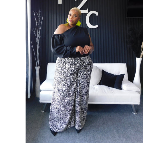 Asymmetrically Me Top (Curvy)